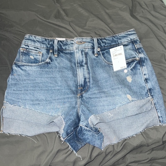 Good American Good Curve Jean Shorts - Picture 3 of 6